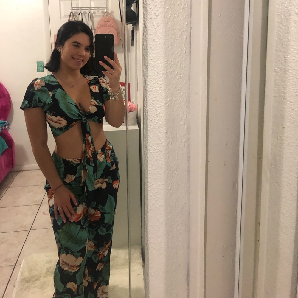 Set - Picture 2 of 3